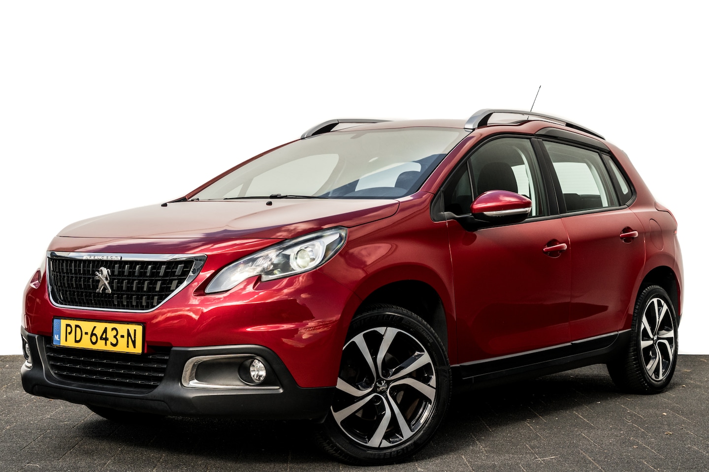 Peugeot 2008 - 1.2 Blue Lion | Trekhaak | Navigatie | Org. NL | Cruise Control | Airco - AutoWereld.nl