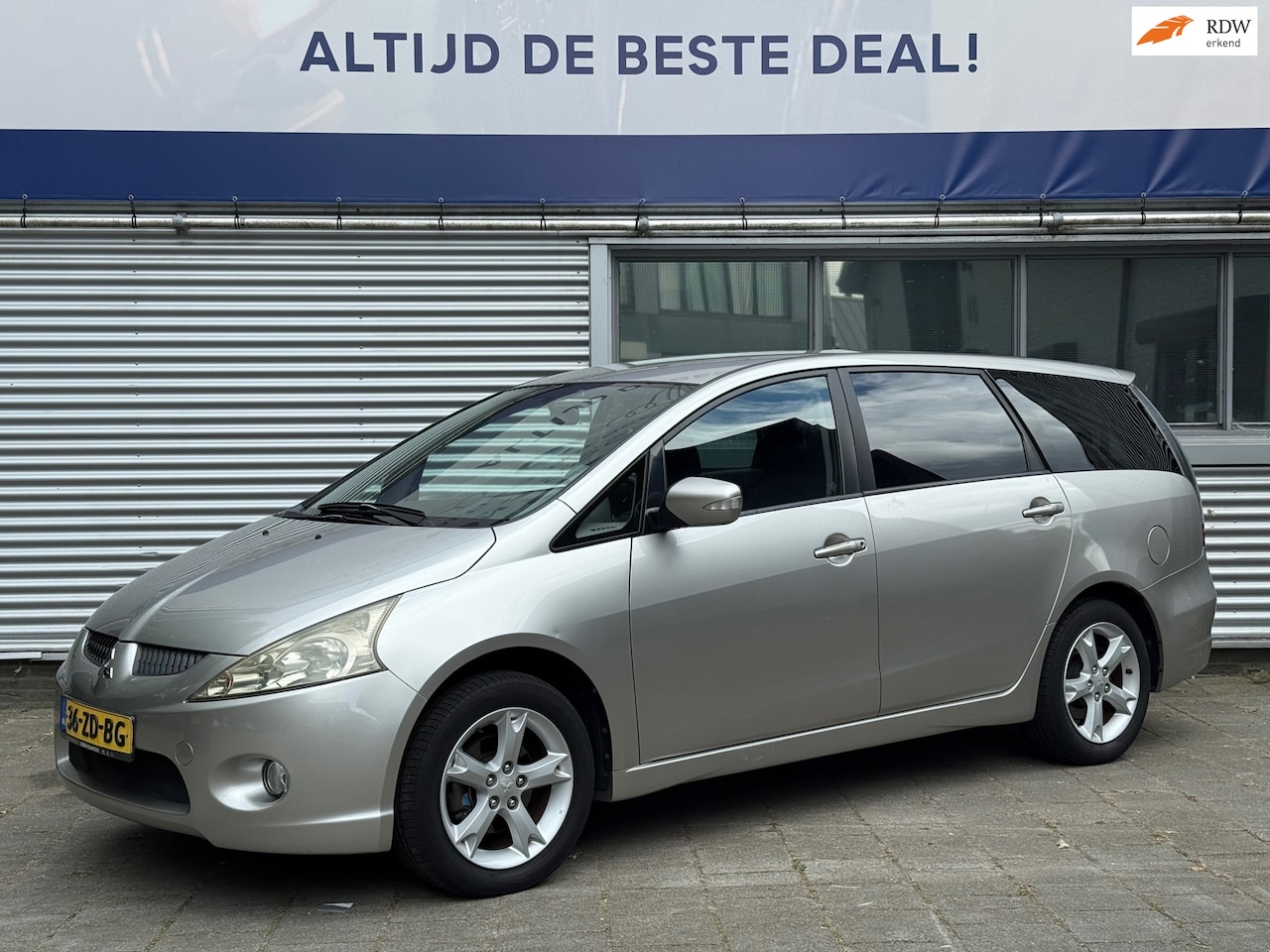 Mitsubishi Grandis - 2.4-16V Intense 7persoons l Automaat l Xenon l Climate l Cruise l - AutoWereld.nl