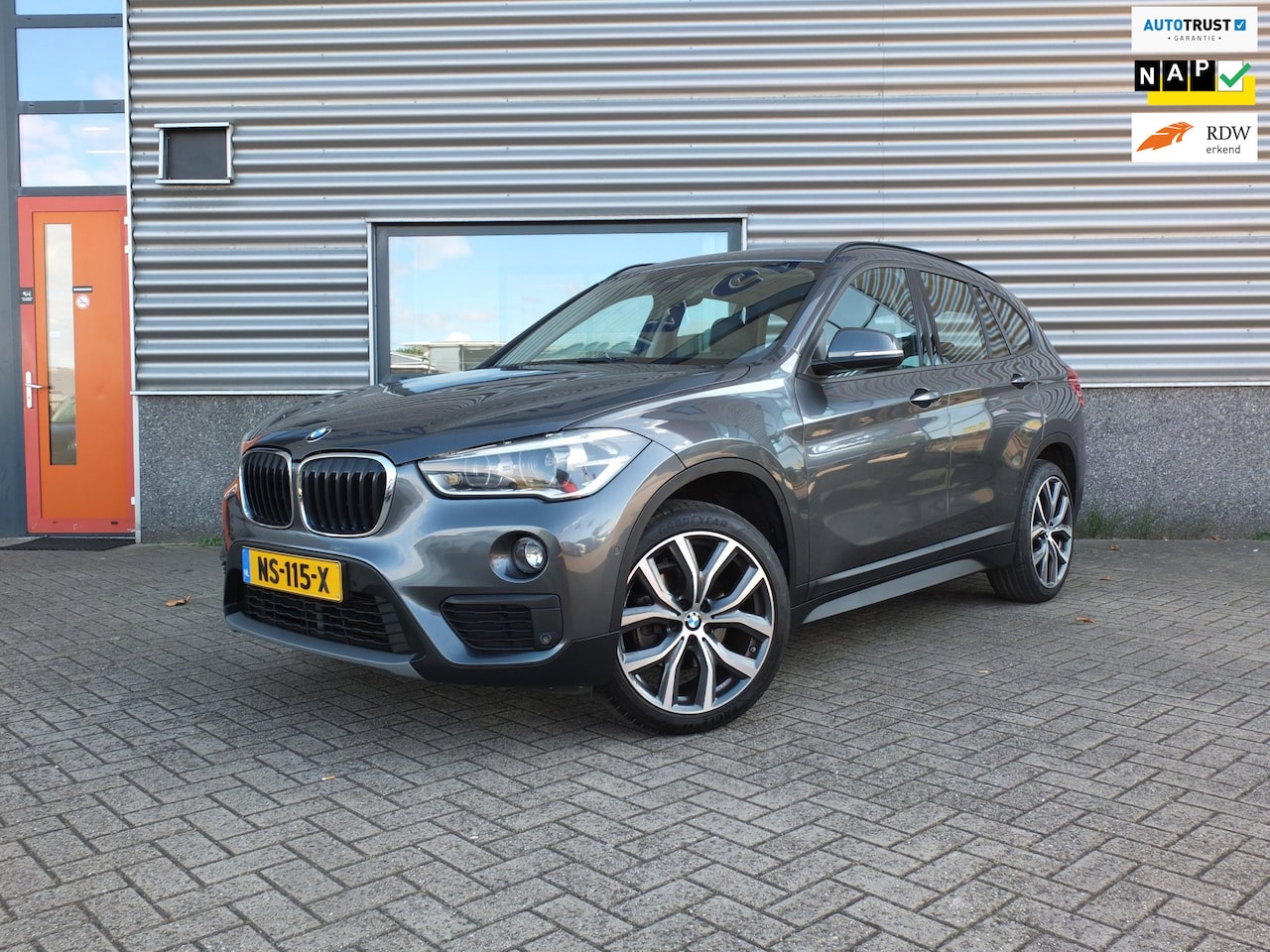 BMW X1 - SDrive18i High Executive | Automaat | HUD | Leder | Afnb Trekhaak - AutoWereld.nl