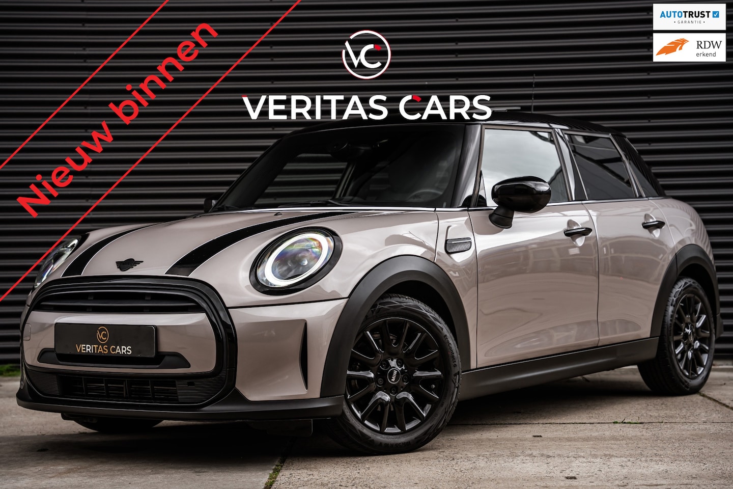 MINI 5-Deurs - 1.5 Cooper Business Edition 136PK|Pano|Ambiance|Keyless|Sport Green|Full Led|Carplay|Stoel - AutoWereld.nl
