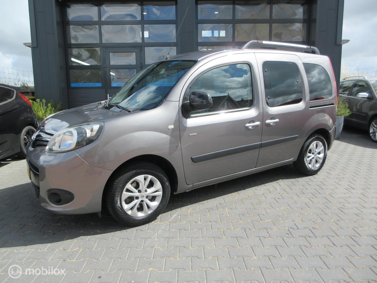 Renault Kangoo Family - 1.2 TCe Limited 172dkm benzine 5 pers Trekhaak - AutoWereld.nl