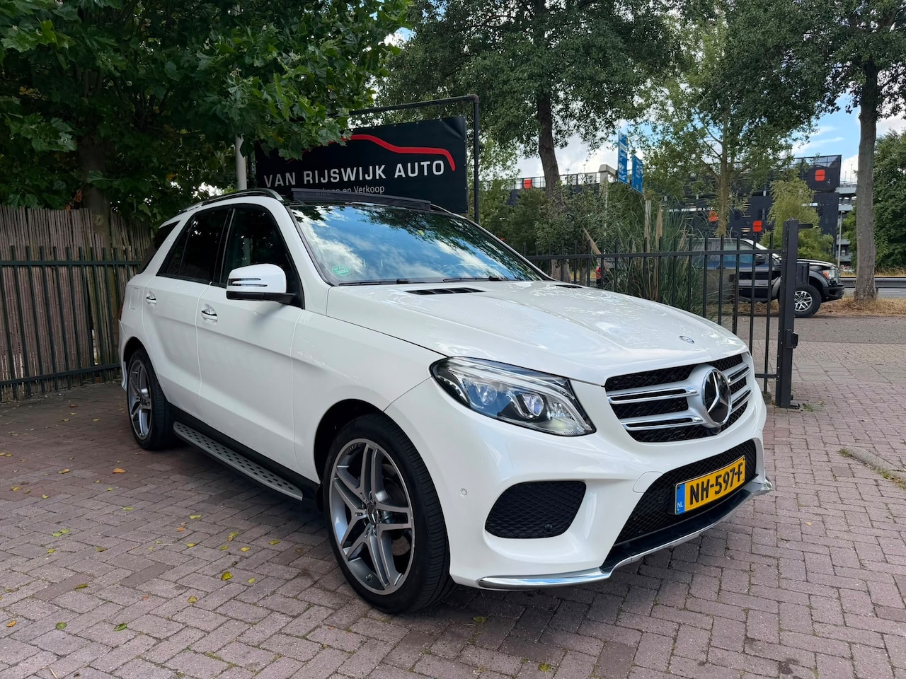 Mercedes-Benz GLE-Klasse - 350 d 4MATIC AMG Sport Edition Xenon Leder Nav - AutoWereld.nl