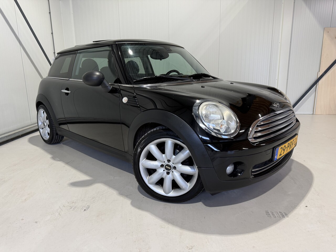 MINI One - Mini 1.4 Salt. Half leer,Panoramadak,17". Aub goed lezen! - AutoWereld.nl