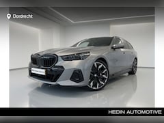 BMW 5-serie Touring - 530e M Sport Edition | Trekhaak | Panorama| Ventilatie | Driving Ass. Plus | Nu voor 69.89
