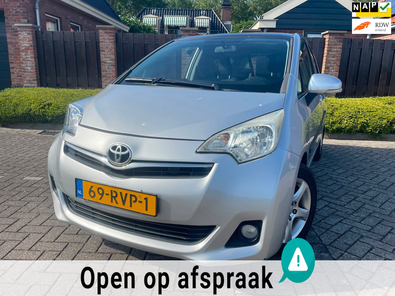 Toyota Verso S - 1.3 VVT-i Aspiration AUTOMAAT HOGE INSTAP NAVI - AutoWereld.nl