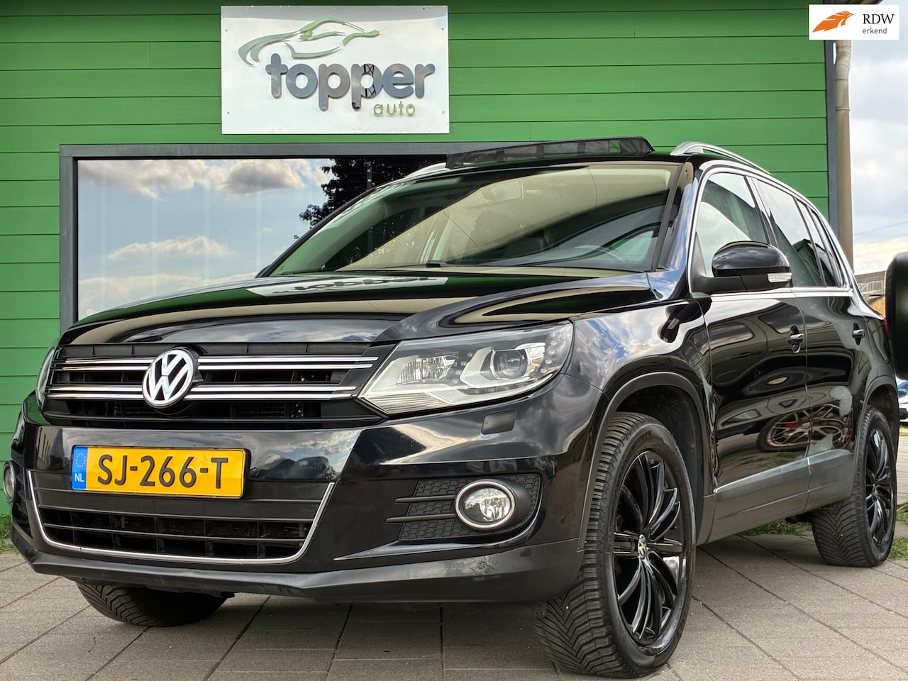 Volkswagen Tiguan - 2.0 TSI Sport&Style 4motion R-line|Automaat|Panoramadak|Navigatie|CruiseControl|Climatroni - AutoWereld.nl
