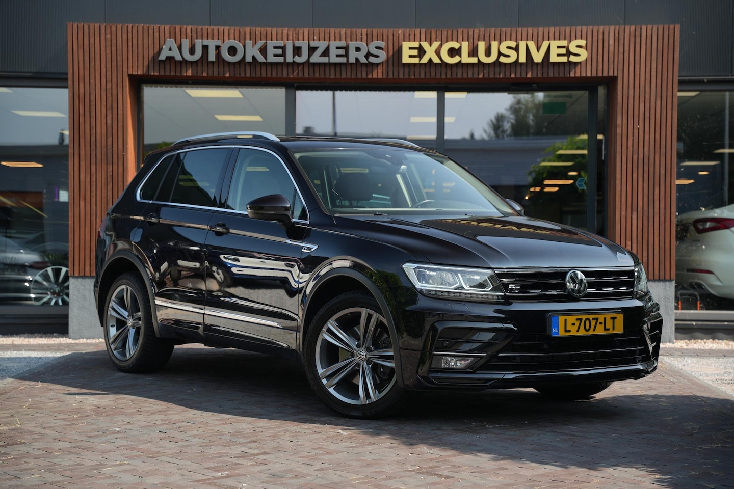 Volkswagen Tiguan - 2.0 TSI 4Motion Highline Business R 2.0 TSI 4Motion Highline Business R - AutoWereld.nl