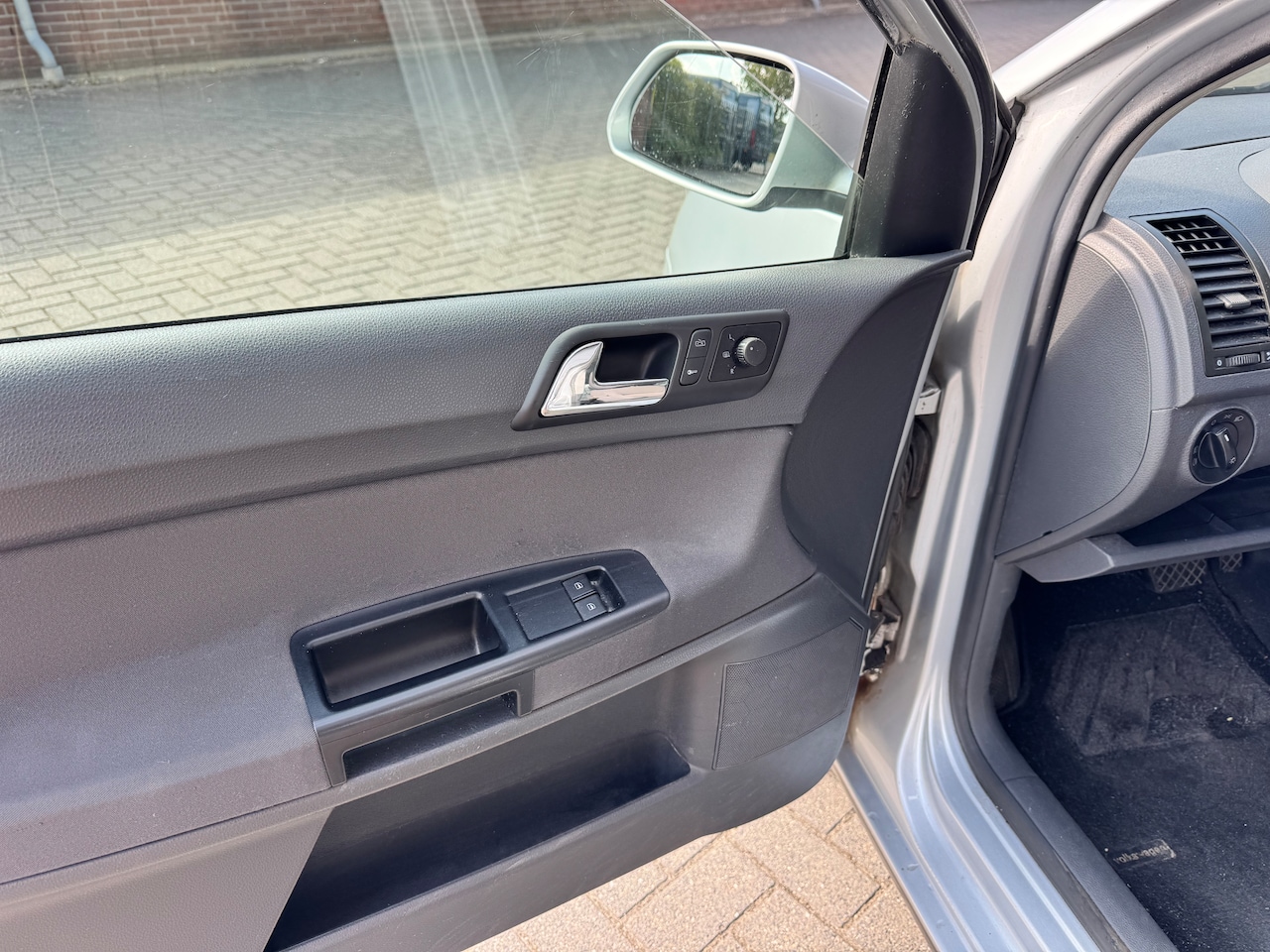 Volkswagen Polo - 1.6-16V Optive Airco/All season banden