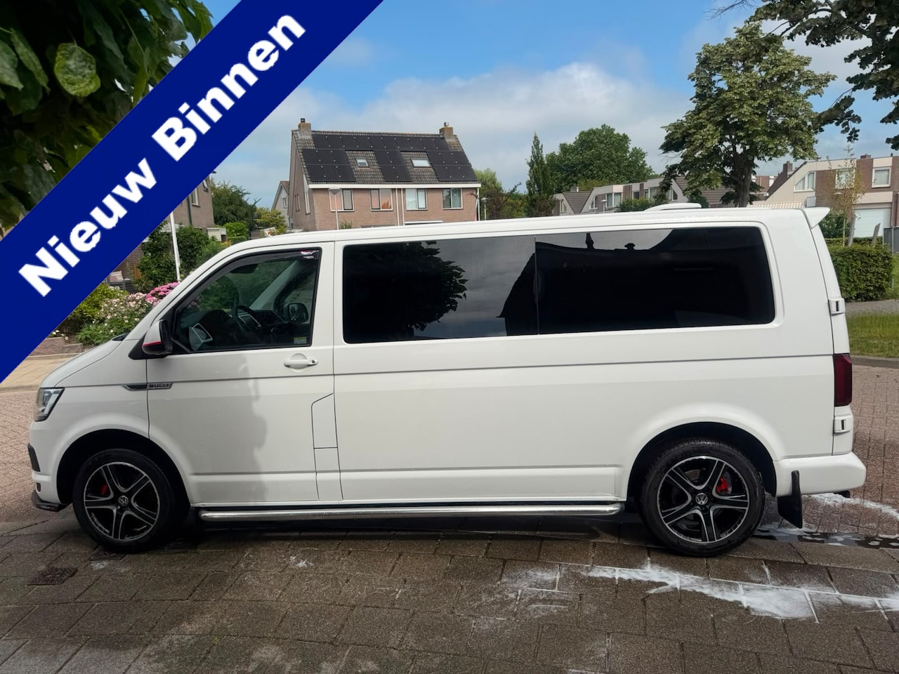 Volkswagen Transporter - 2.0 TDI L2H1 DC T6 2.0 Bulli | Unieke uitvoering sportief - AutoWereld.nl