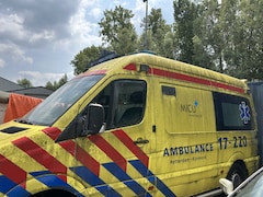 Mercedes-Benz Sprinter - 319CDI Ambulance zonder motor met auto bak