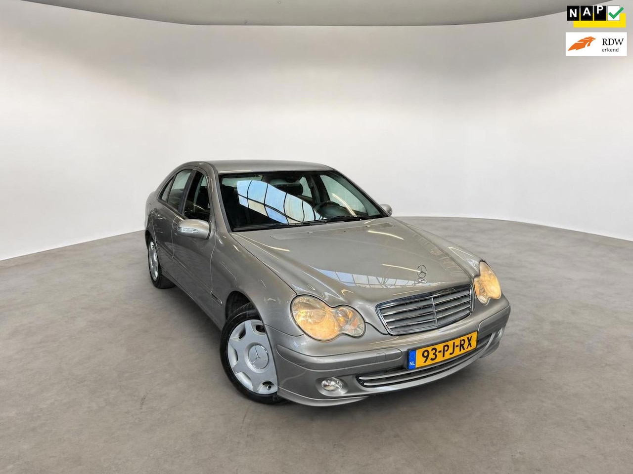 Mercedes-Benz C-klasse - 200 K. Classic Youngtimer!|CRUISE CONTROL|LAGE KM|NAP|NAVI|AC|NETJES!|INRUIL & LEASE MOGEL - AutoWereld.nl