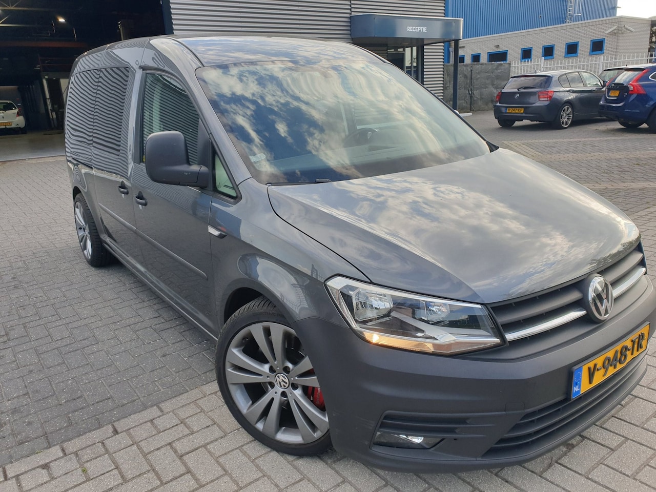 Volkswagen Caddy Maxi - 2.0 TDI L2H1 BMT Exclusive Edition AUTOMAAT - AutoWereld.nl