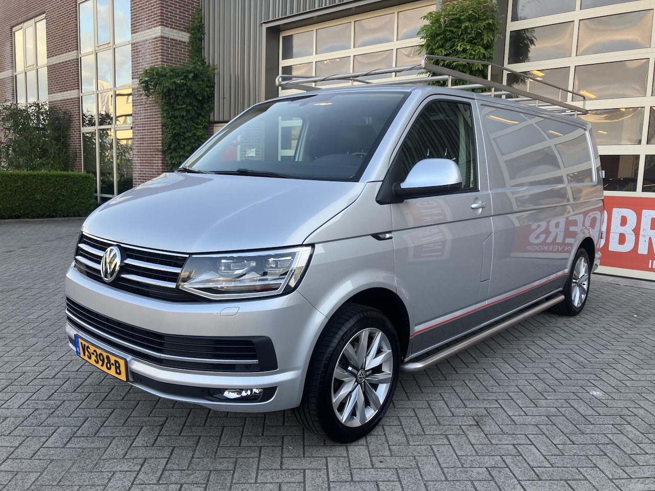 Volkswagen Transporter - 2.0 TDI L2H1 | Automaat | Leder | Schuif-kantel dak | LED | 1e Eigenaar | Goed onderhouden - AutoWereld.nl