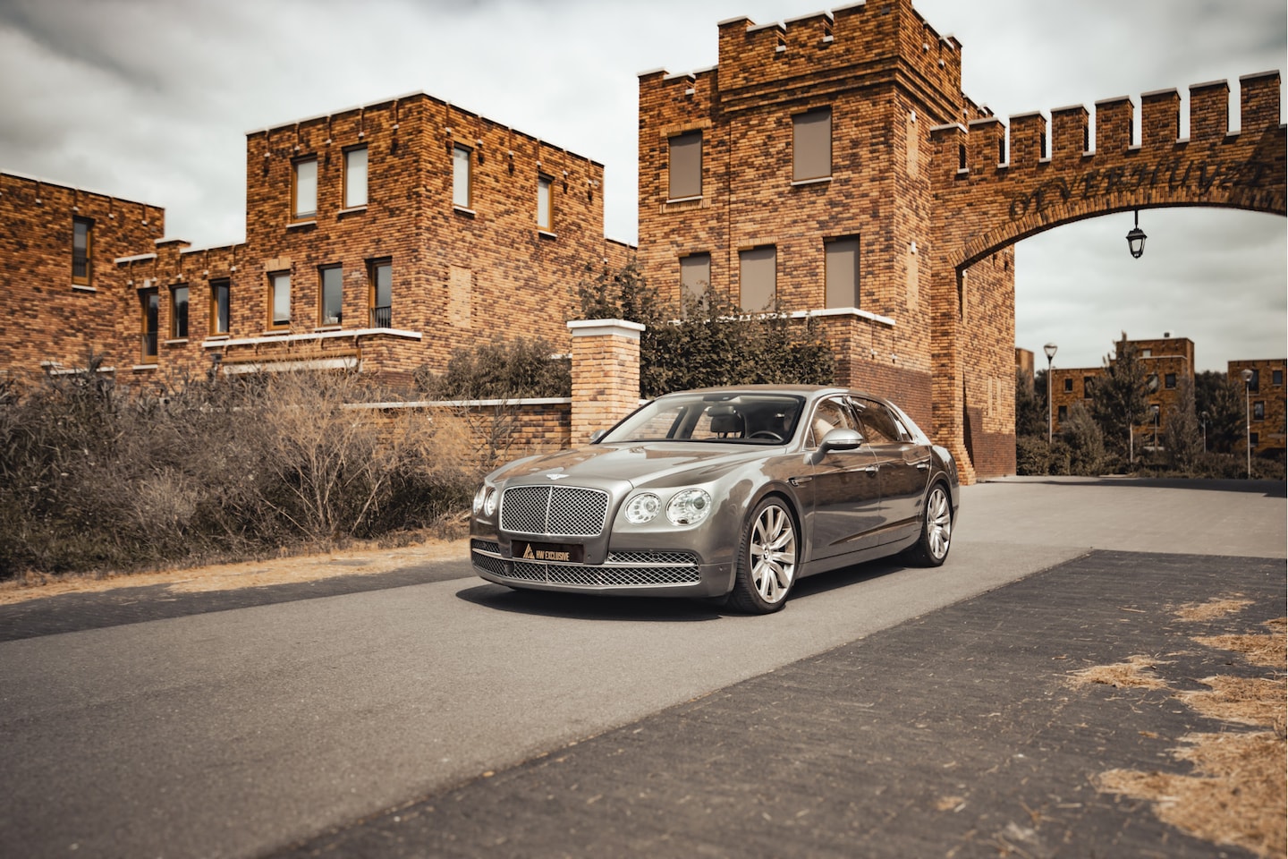 Bentley Flying Spur - 4.0 V8 | Bitrubo | Dual tone interiour | Memory | Backseat Memory - AutoWereld.nl