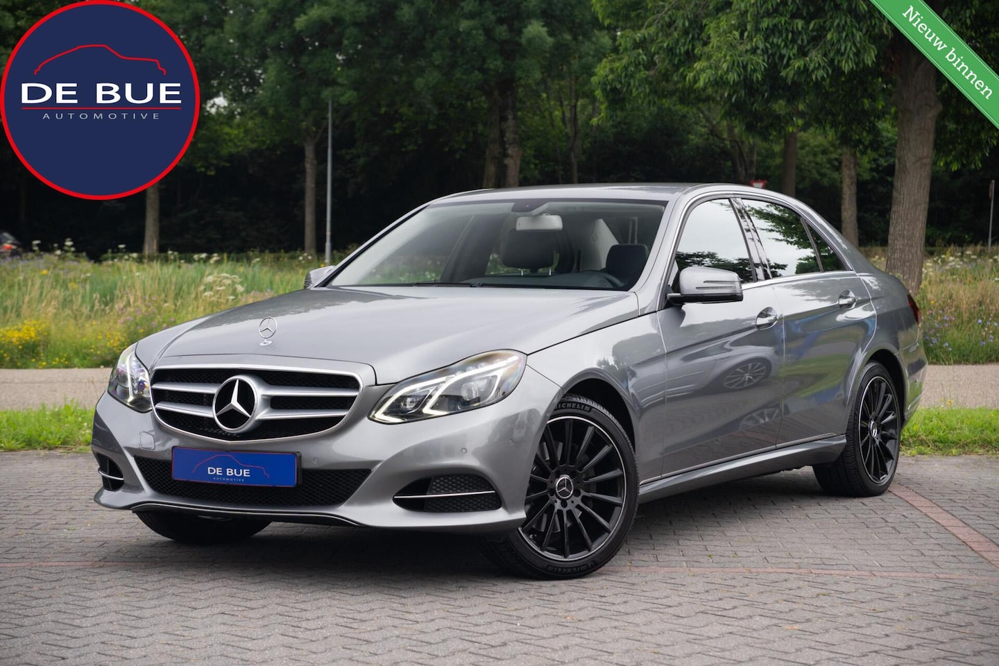 Mercedes-Benz E-klasse - 250 CDI Automaat 7|AMG|Org.NL NAP|Trekhaak|Full LED|Camera|Leder|Volledig Onderhouden - AutoWereld.nl