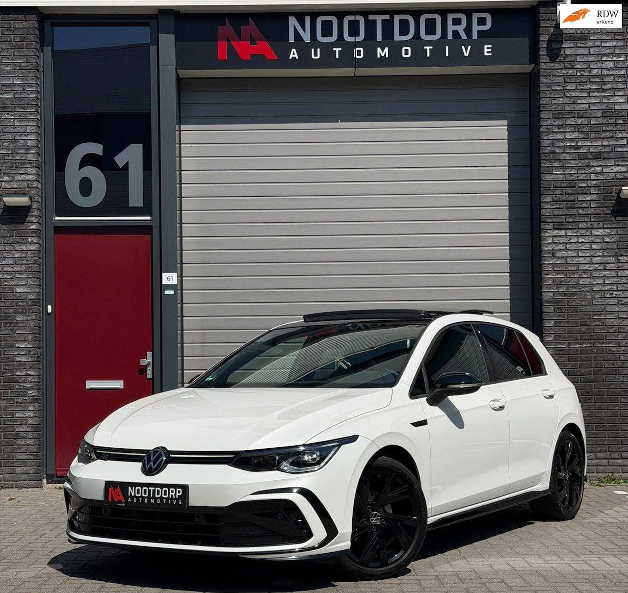 Volkswagen Golf - 1.5 eTSI 3X R-Line/PANO/IQLIGHT/H&K - AutoWereld.nl