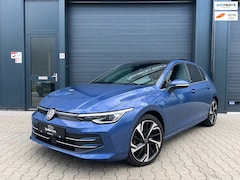 Volkswagen Golf - 1.5 eTSI PANO CAMERA HUD KEYLESS 50 jähre Edition