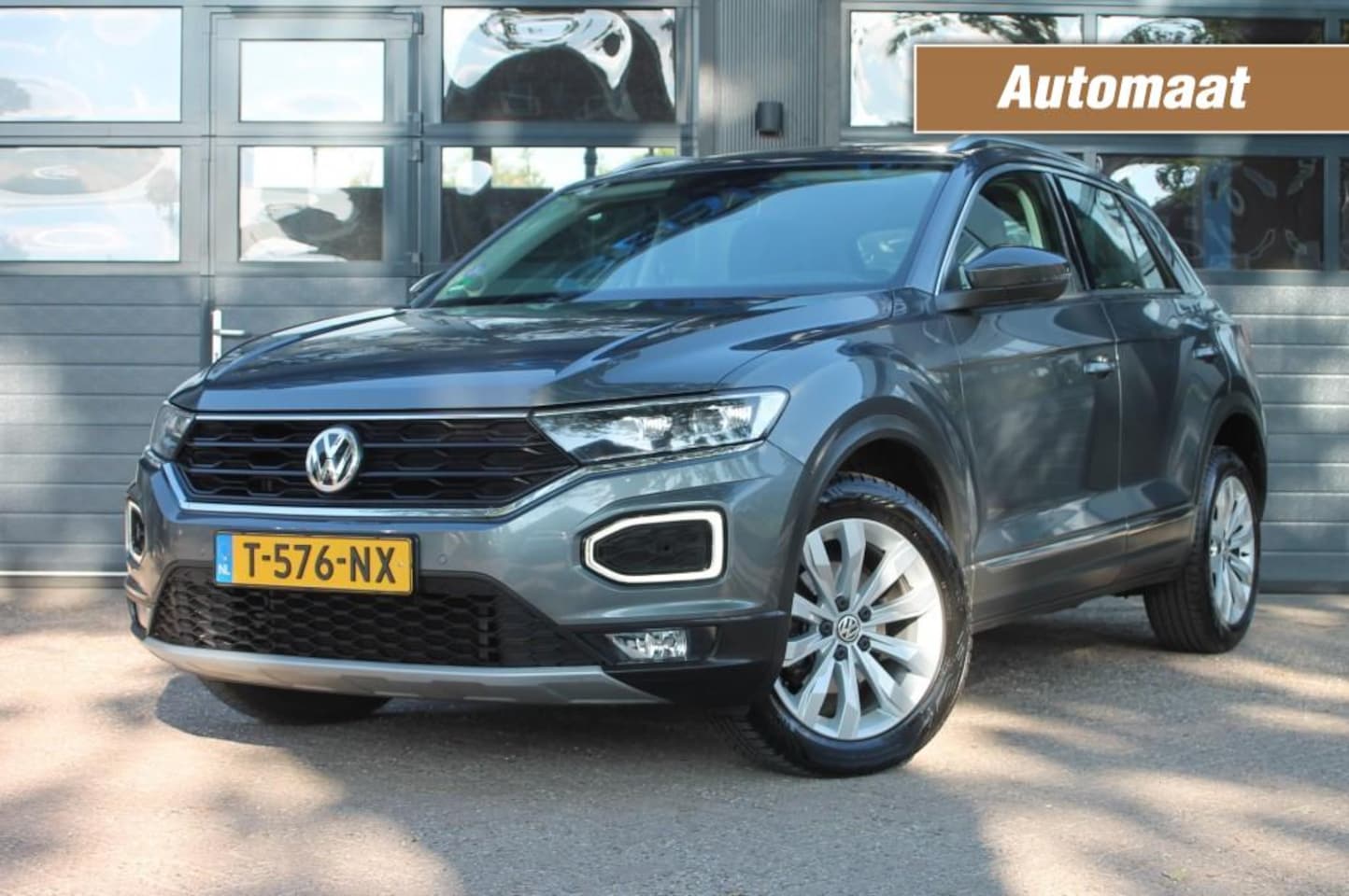 Volkswagen T-Roc - 1.5 TSI Sport  150pk    Stoel/stuur verwarming / afneembare trekhaak. - AutoWereld.nl