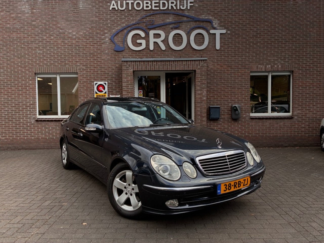 Mercedes-Benz E-klasse - E240 AVANTGARDE 2e EIGENAAR/PANO.DAK/ ZEER MOOI! - AutoWereld.nl