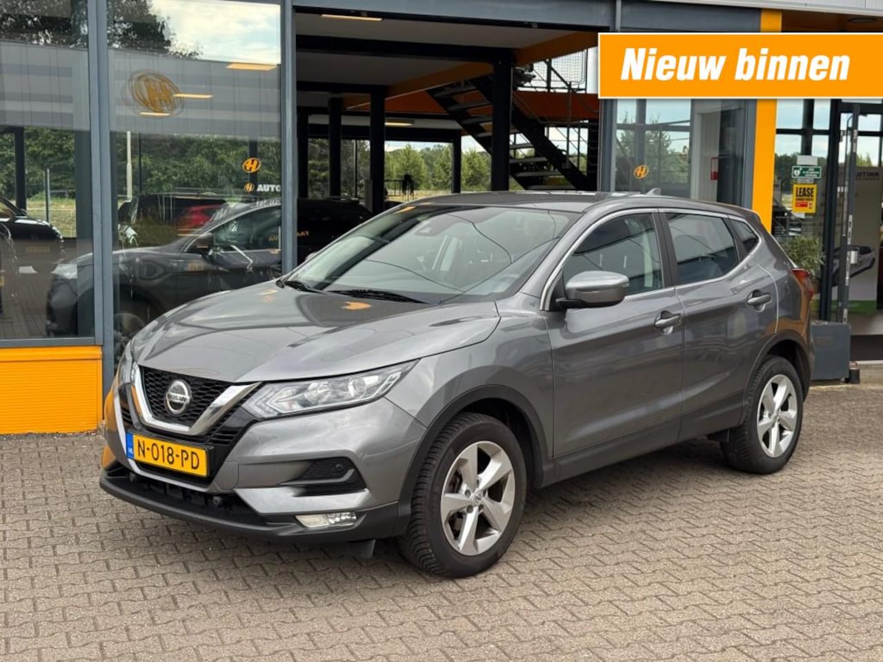 Nissan Qashqai - 1.3 DIG-T Acenta - clima - camera - trekhaak - stoelverwarm - AutoWereld.nl