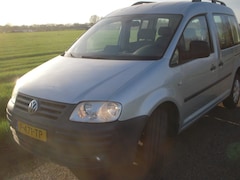 Volkswagen Caddy - als camper bed erin, tent eraan