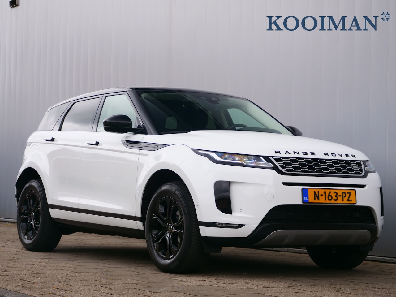 Land Rover Range Rover Evoque - 1.5 P300e AWD 309 Pk Automaat DAB / Camera / Winterpakket / Trekhaak - AutoWereld.nl