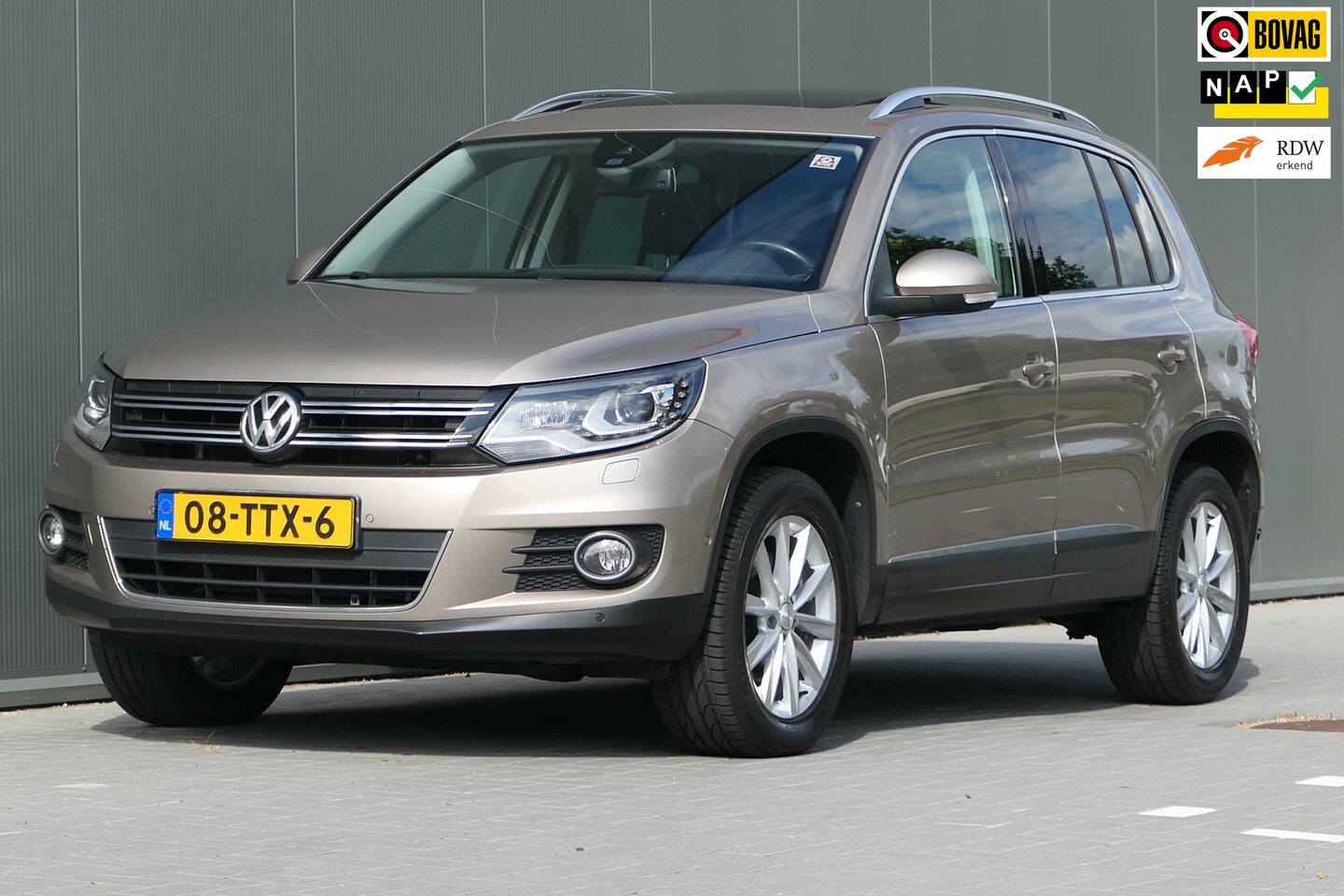 Volkswagen Tiguan - 2.0 TSI Sport&Style 4Motion NAP Pano Cruise Trekhaak sport onderstel - AutoWereld.nl