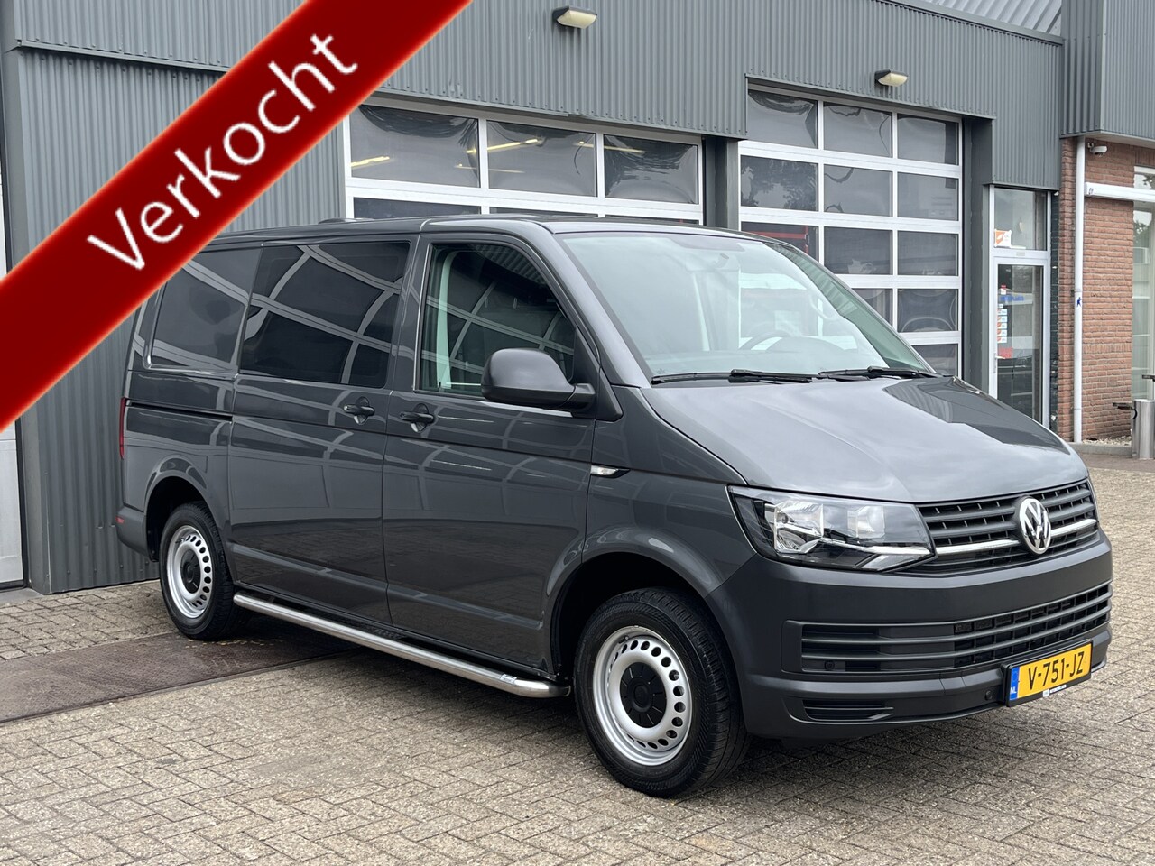 Volkswagen Transporter - 2.0 TDI L1H1 Btw en Bpm vrij!! 2xschuifdeur Automaat Trekhaak 2500kg Airco Cruise controle - AutoWereld.nl