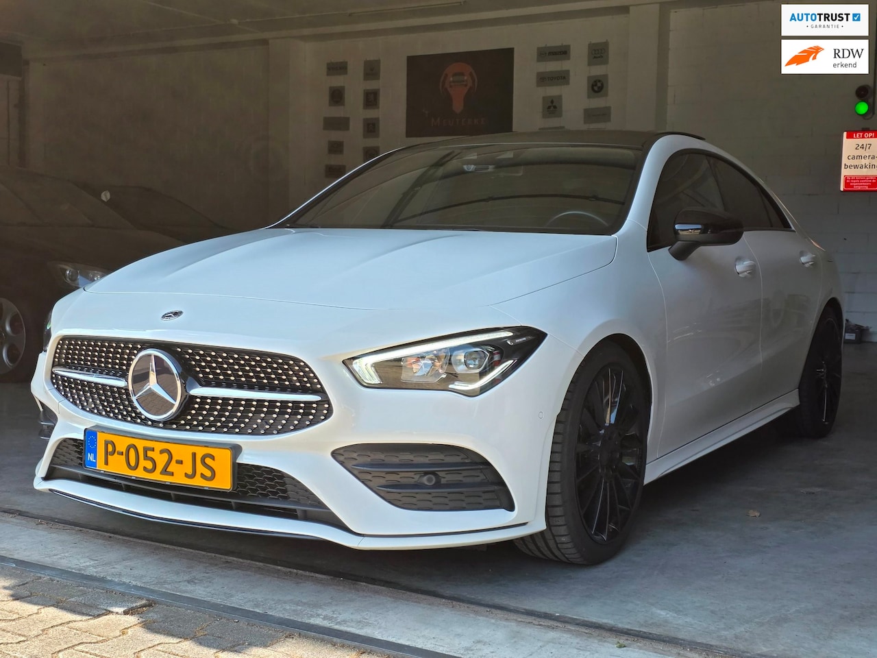 Mercedes-Benz CLA-Klasse - 200 Premium Plus / PANO / SFEER / CARPLAY / KEYLESS / ALCANTARA-LEDER / STOELVERW. / 19 IN - AutoWereld.nl