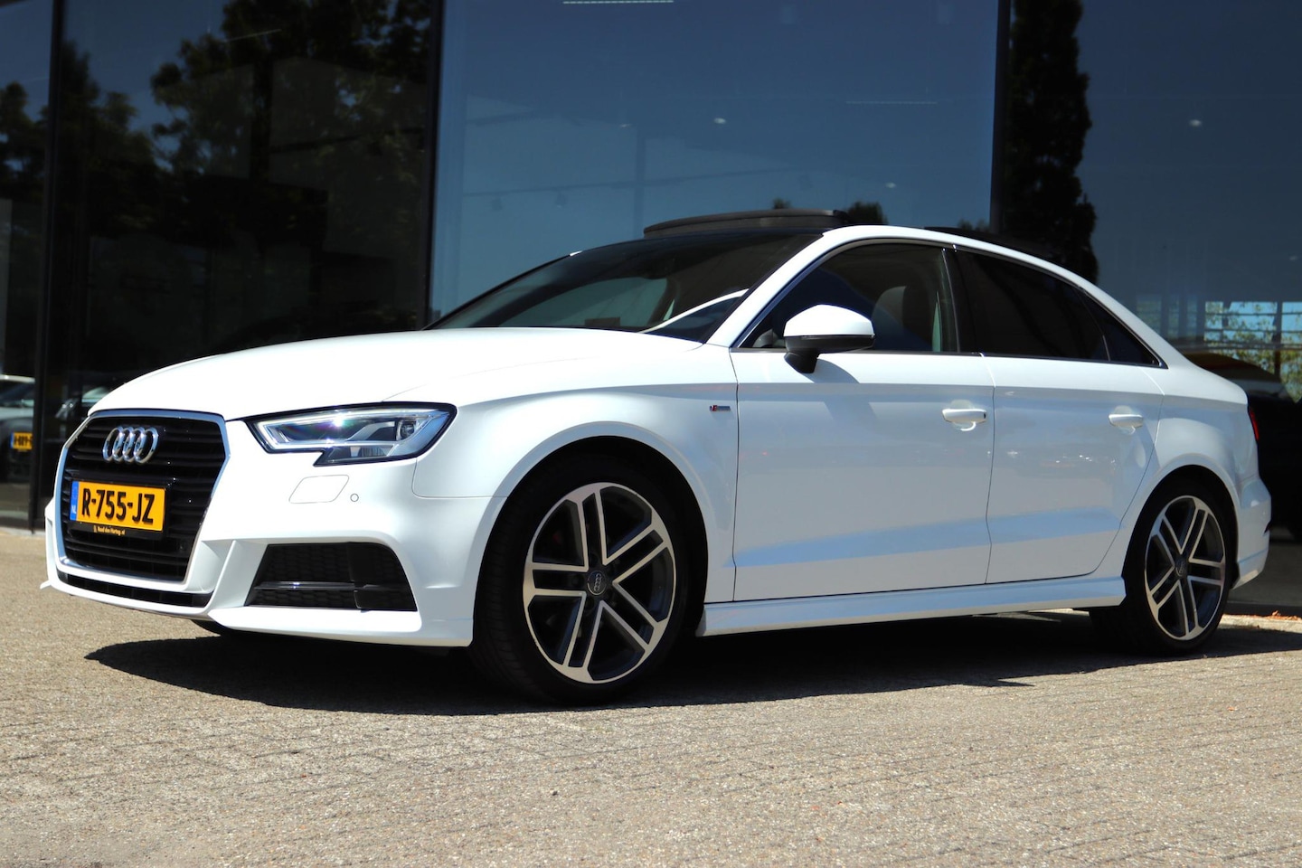 Audi A3 Limousine - 1.5 TFSI COD SPORT S LINE EDITION | PANO | KEY-LESS | LED | PDC | STOELVERW. - AutoWereld.nl