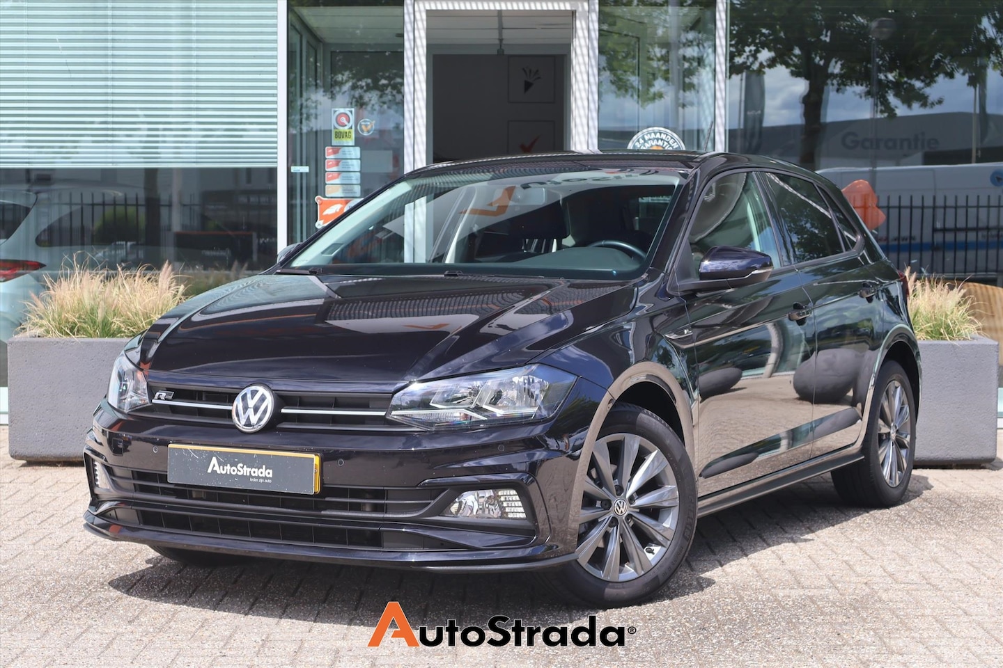 Volkswagen Polo - 1.0 TSI 95pk 7-DSG R-LINE I Navi I Adaptieve Cruise I Carplay I DAB - AutoWereld.nl