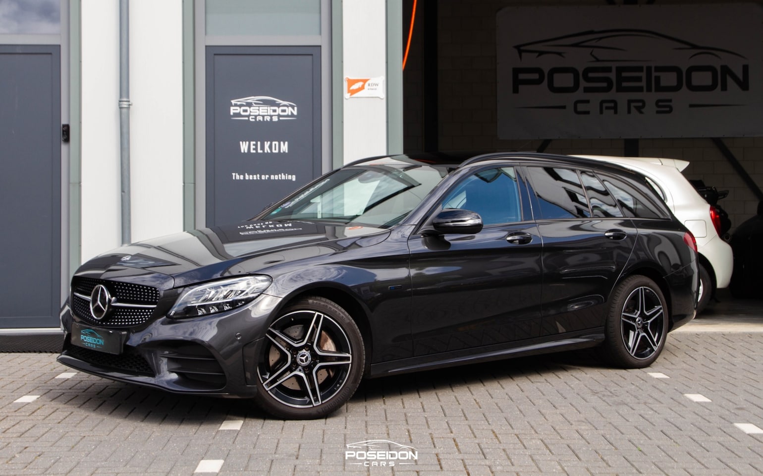 Mercedes-Benz C-klasse Estate - 300 e AMG | PANO | BURMESTER | STOELVENTILATIE | VOLLEDER | NIGHT | A.CAMERA | DEALER ONDE - AutoWereld.nl