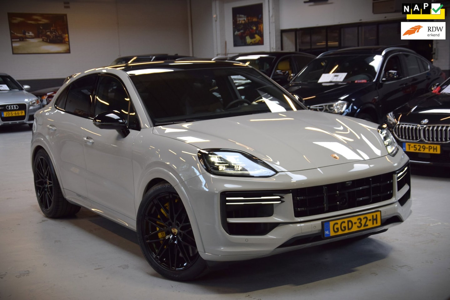 Porsche Cayenne Coupé - 4.0 Turbo V8 E-Hybrid Panoramadak|Keramisch|My 2024|Nwp.244000|Org.NL|1e Eig.|739pk!!|BTW - AutoWereld.nl