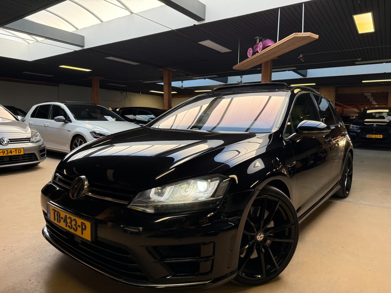 Volkswagen Golf - 2.0 TSI R 4Motion Alle Opties Pano Airco Lane Assist Cruise Control - AutoWereld.nl