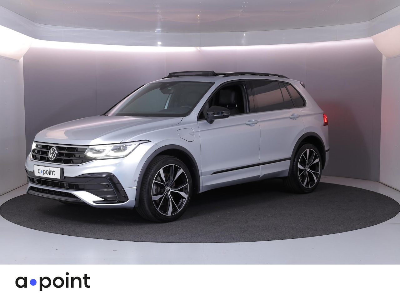 Volkswagen Tiguan - 1.4 TSI eHybrid R-Line Business 245 pk Automaat (DSG) | Navigatie | Panoramadak | Trekhaak - AutoWereld.nl