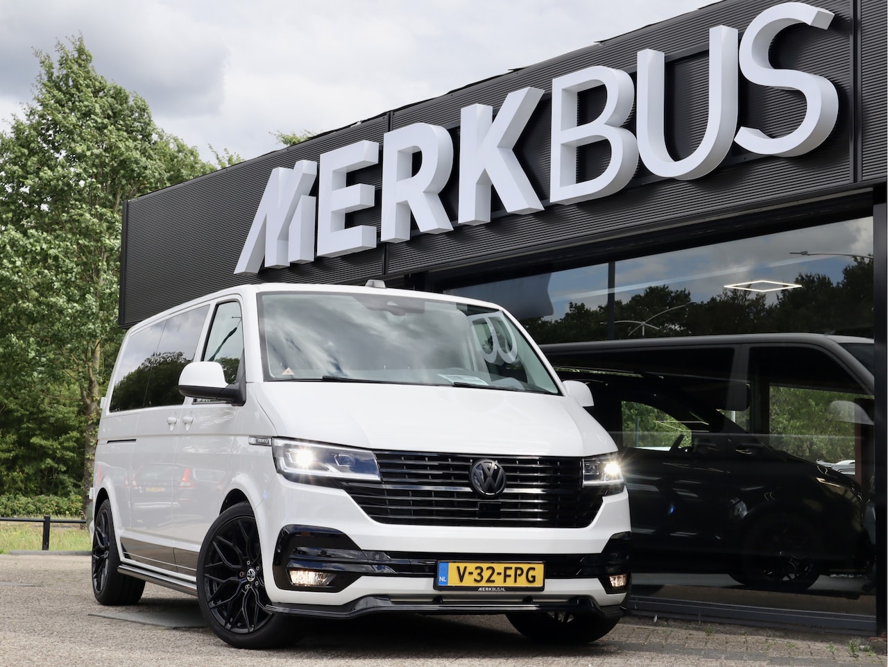 Volkswagen Transporter - 2.0 TDI DSG BULLI 2X SCHUIFDEUR LUXE DUBBELE CABINE - AutoWereld.nl