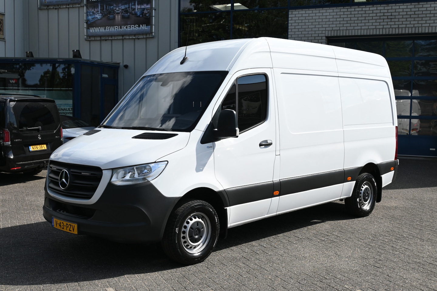 Mercedes-Benz Sprinter - 317 CDI L2H2 RWD MBUX met navigatie en camera, Geveerde stoel, Etc. - AutoWereld.nl