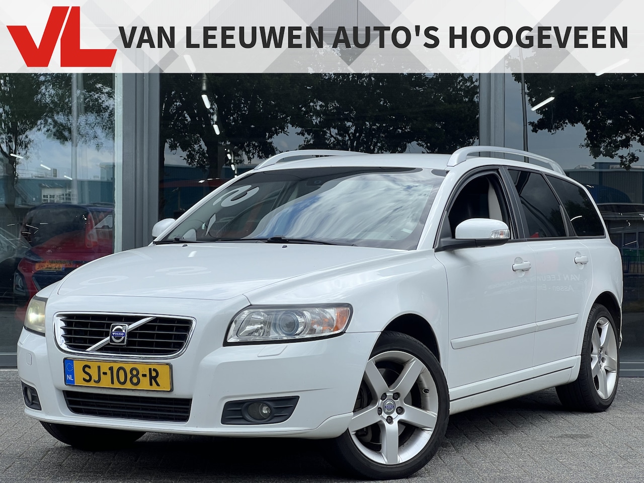 Volvo V50 - 2.5 T5 AWD Summum | Trekhaak | RIJKLAAR - AutoWereld.nl