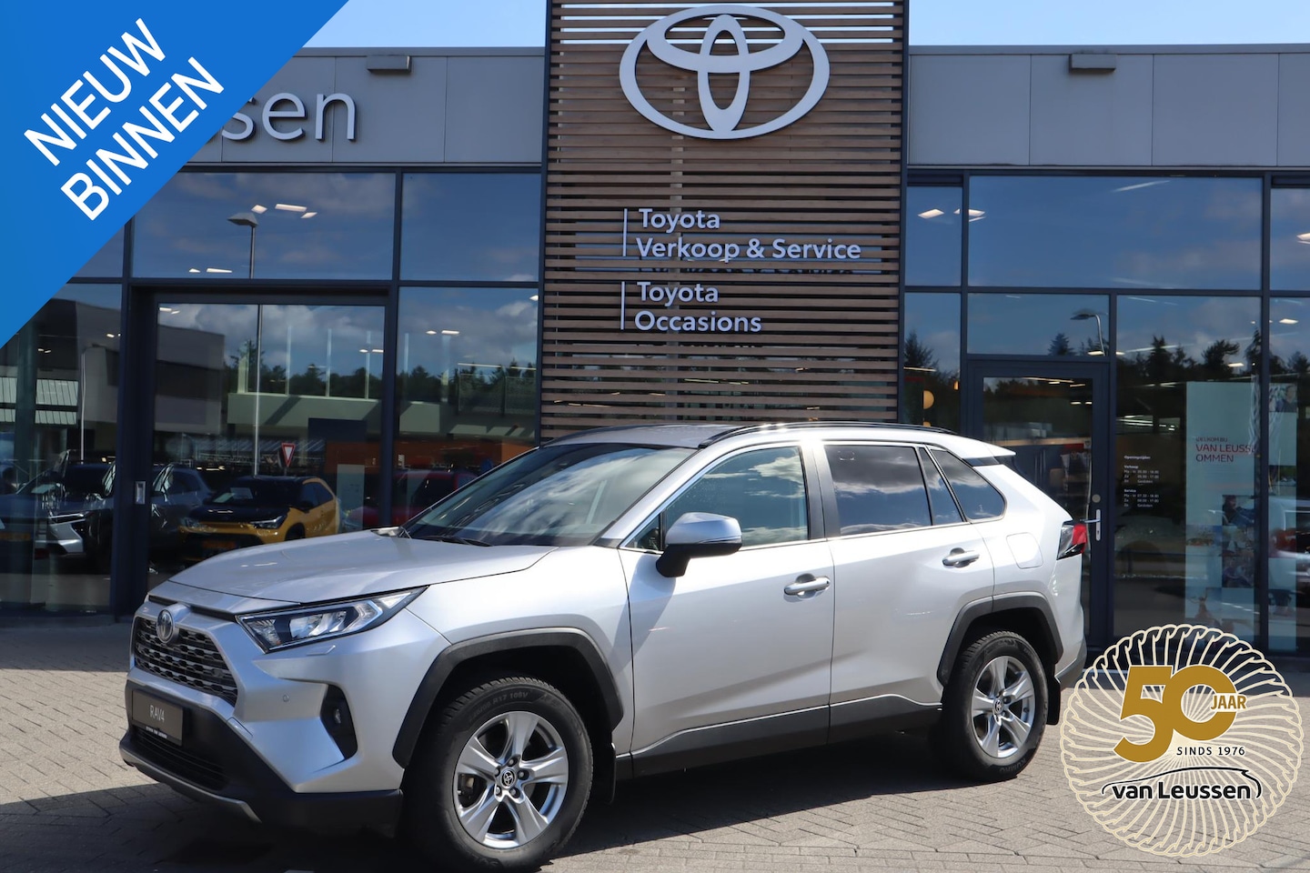 Toyota RAV4 - 2.5 HYBRID DYNAMIC ANDROID/APPLE STOEL/VOORRUITVERW. LM-VELGEN P-SENSOREN CAMERA AD-CRUISE - AutoWereld.nl