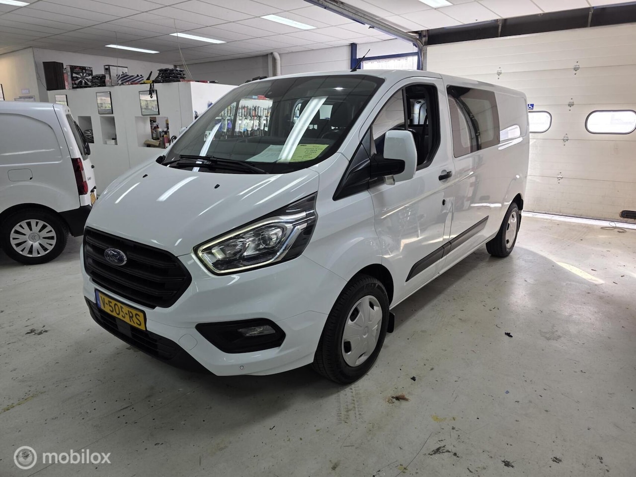 Ford Transit Custom - Dubbel Cabine 2.0 TDCI L2H1 Airco Cruise - AutoWereld.nl