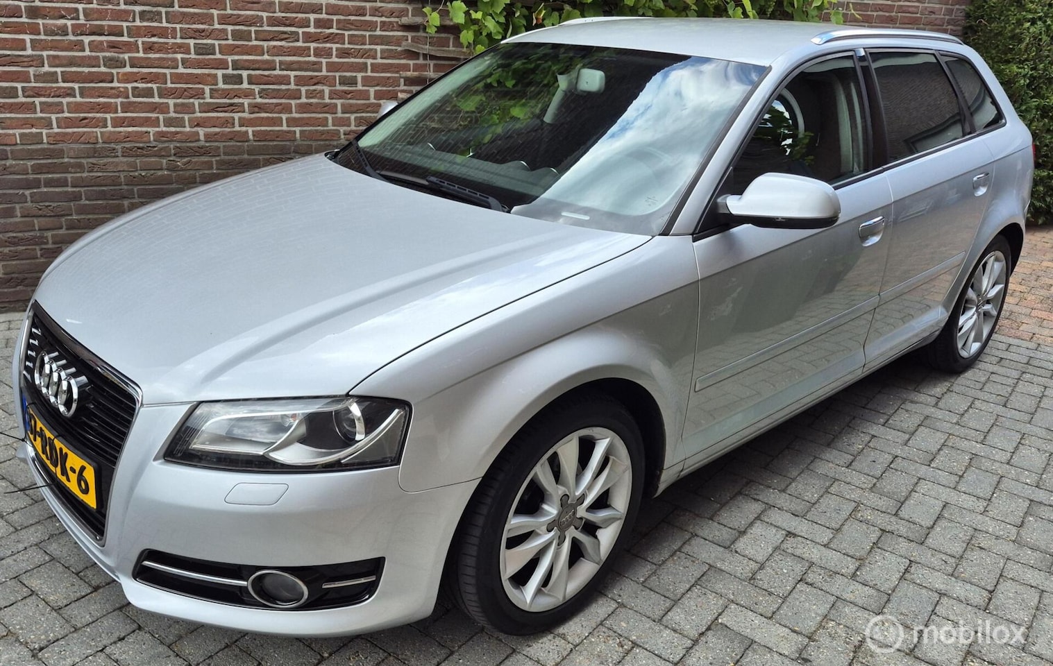 Audi A3 Sportback - 1.2 TFSI Attraction Trekhaak/APK 23-6-27! - AutoWereld.nl