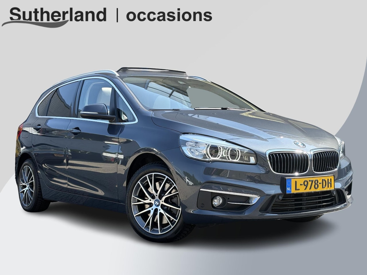 BMW 2-serie Active Tourer - 225xe iPerformance High Executive | PHEV | Panoramadak | Stoelverwarming | Leder | Head-Up - AutoWereld.nl
