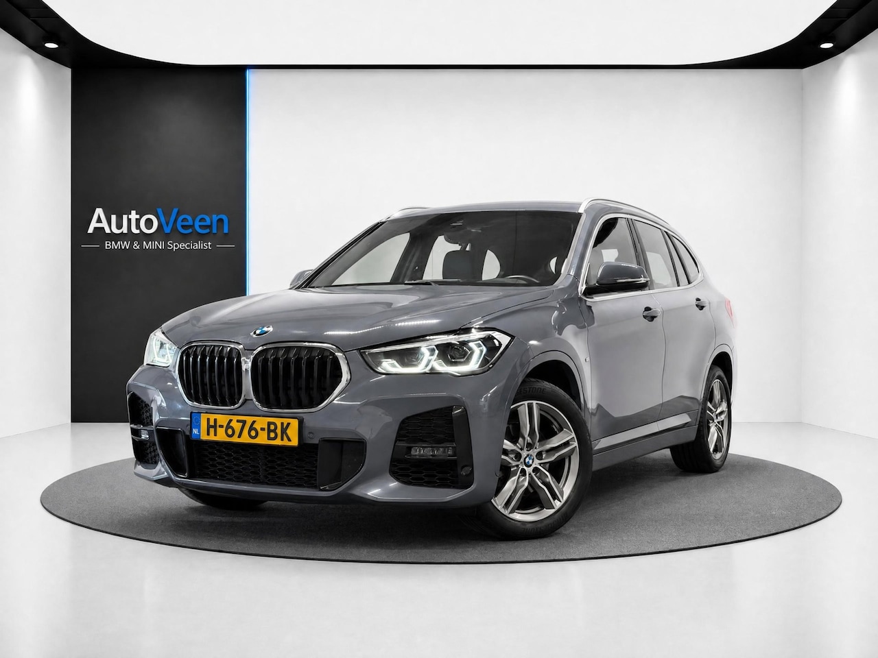 BMW X1 - SDrive18i Executive Edition (M-SPORT, LED, HUD, CAMERA,TREKHAAK) - AutoWereld.nl