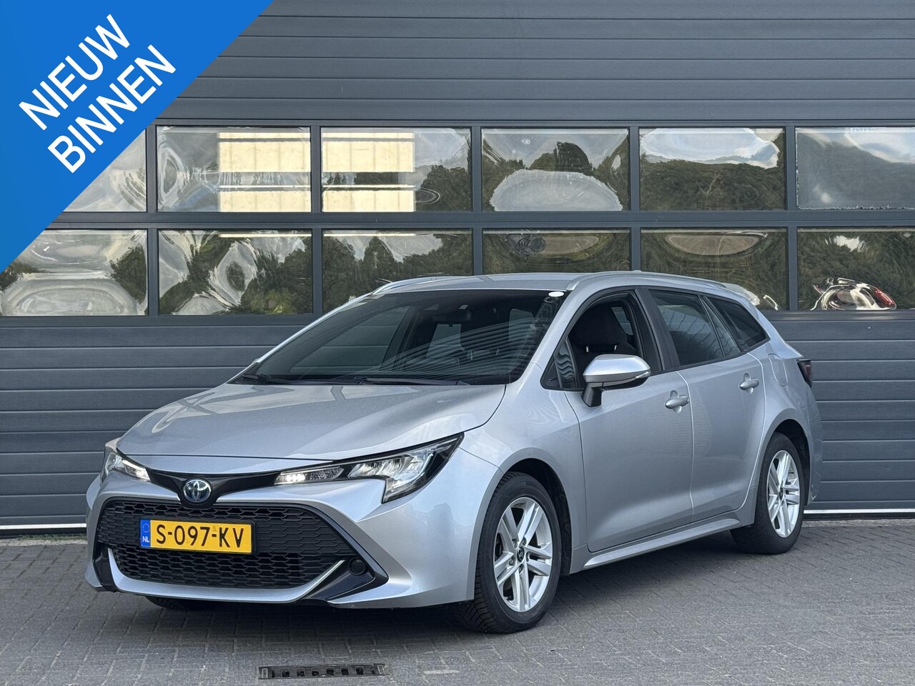 Toyota Corolla Touring Sports - 1.8 HYBRID ACTIVE I AUTOMAAT I CLIMATE CONTROL I APPLE CARPLAY I ADAPTIVE CRUISE CONTROL - AutoWereld.nl