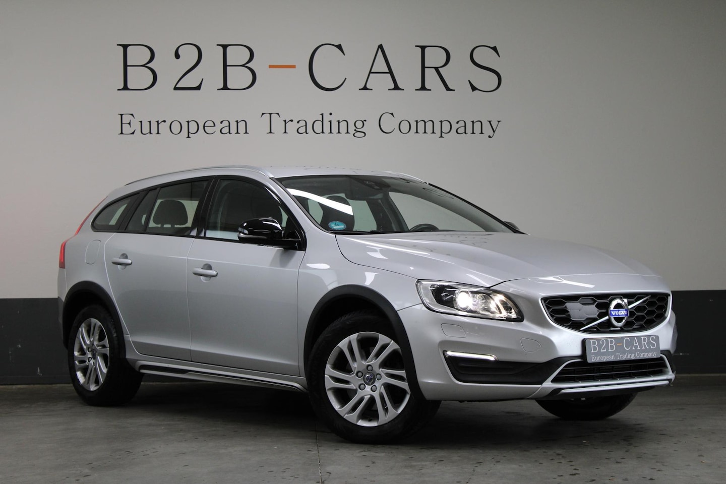 Volvo V60 Cross Country - 2.0 D3 Polar+ | Xenon | Leder - AutoWereld.nl