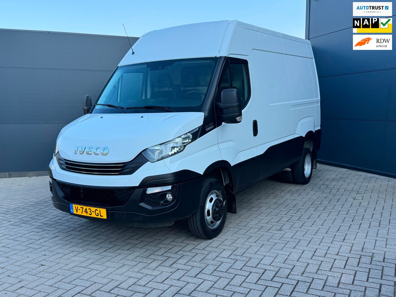 Iveco Daily - TG Dubbel Lucht Automaat 180 pk 3500 trekgewicht - AutoWereld.nl