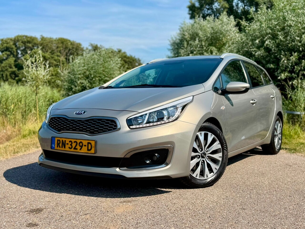 Kia Cee'd Sportswagon - 1.0 T-GDi ComfortPlusLine Navigator Carplay Clima Achteruitrij Camera PDC 16INCH NAP PERFE - AutoWereld.nl