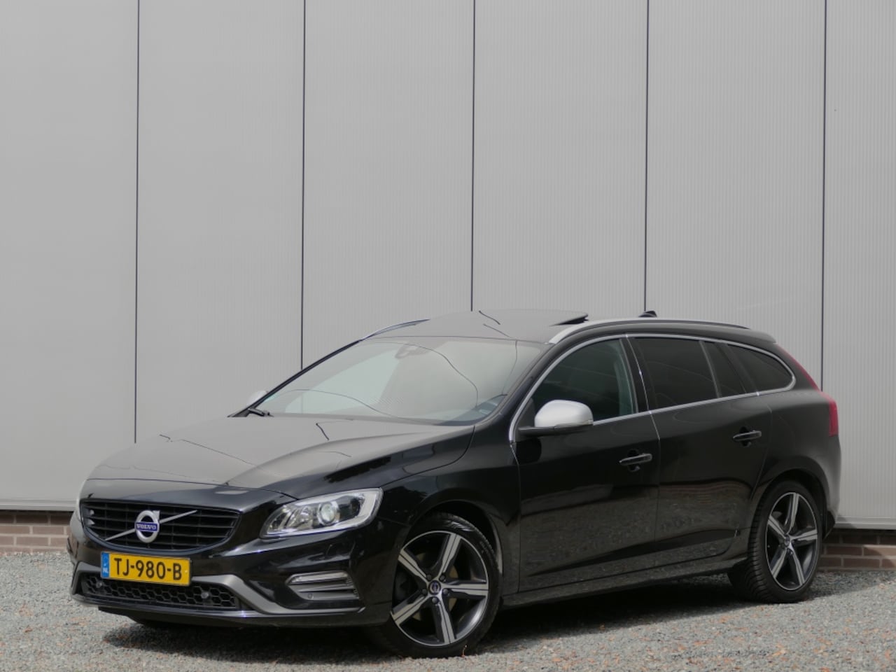 Volvo V60 - T4 Business Sport Schuifdak / Standkachel / Leer / Navi / Xenon - AutoWereld.nl