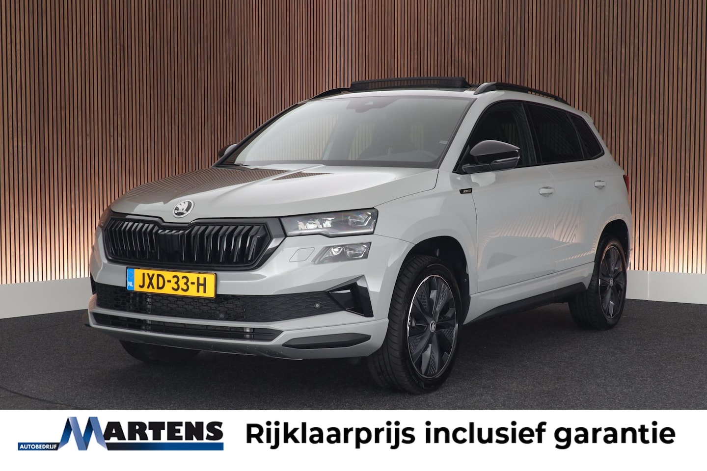 Skoda Karoq - 1.5 TSI DSG Sportline Business Panoramadak Navigatie Camera LED Trekhaak Stoelverwarming - AutoWereld.nl