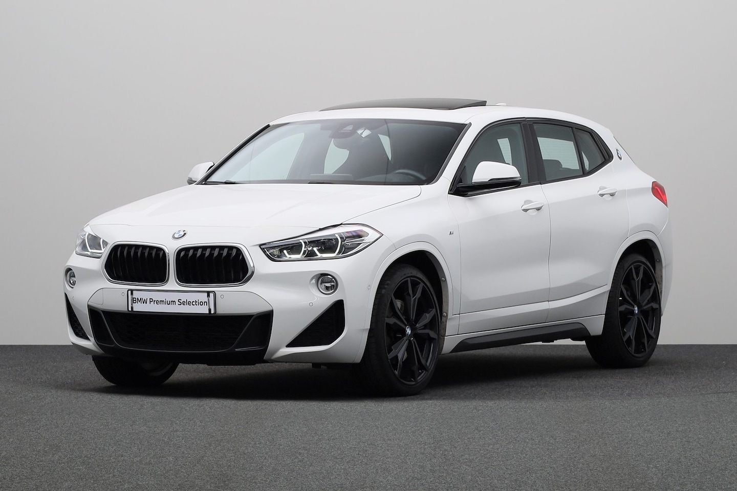 BMW X2 - sDrive20i High Executive Edition | M-sport | Head Up | Schuif-/ Panoramadak | Navigatiesy - AutoWereld.nl